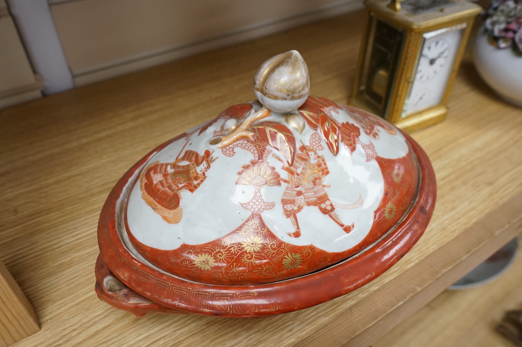 A Kutani tureen and cover by Fukugawa, 30cm wide